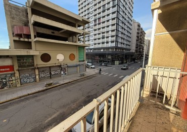 Ambiente al frente con balcon