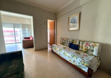Departamento con balcon saliente